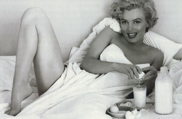 marilyn_monroe_meztelenul_az_agyban