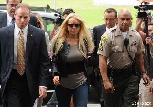 Lindsay Lohan testüregeit is megnézték, mikor börtönbe vonult.