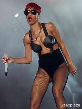 Rihanna fasznak képzelte a mikrofont